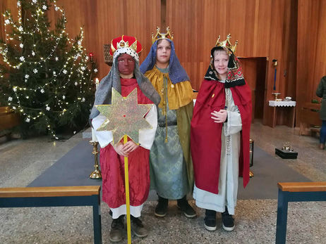 Dreikönigssingen der Sternsinger in Bad Emstal/Merxhausen